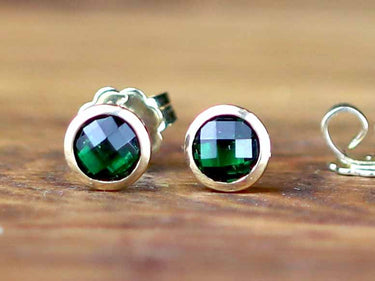 Elegante Goldohrringe mit grünem Turmalin